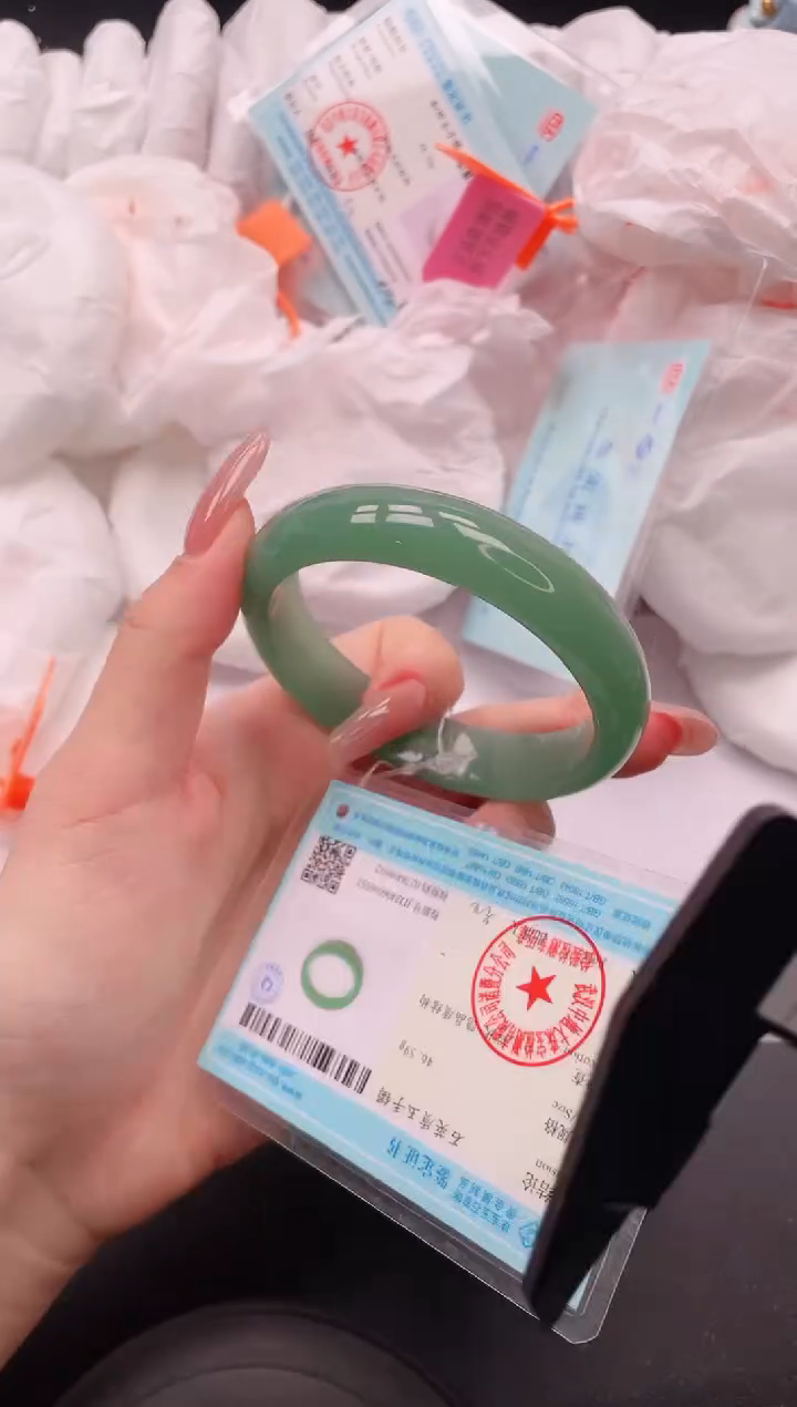 未镶嵌手镯石英质玉7V136-58