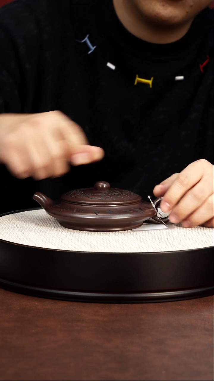 紫砂茶宠宜兴紫砂 虚扁龙山古乌泥 李传荣