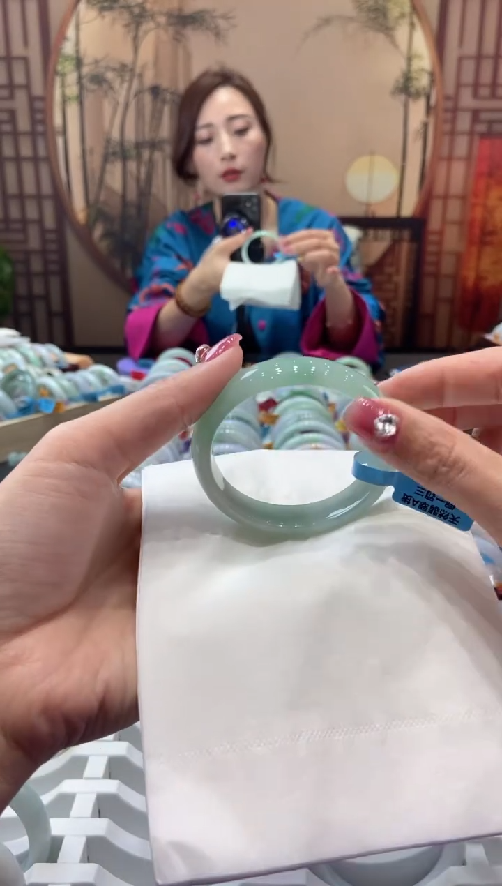 【闪购商品】翡翠手镯未镶嵌00006305