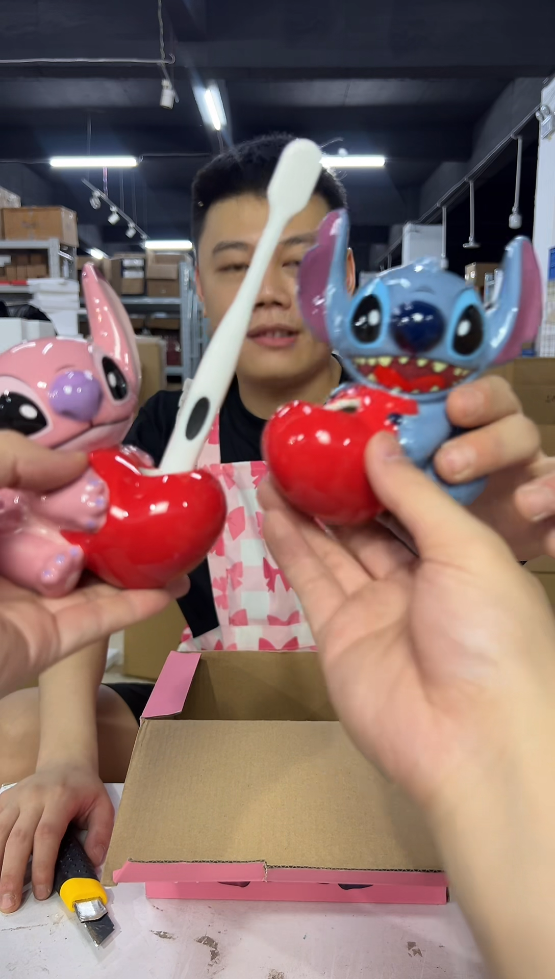 瓷片原盒史迪仔安琪抱爱心牙刷架