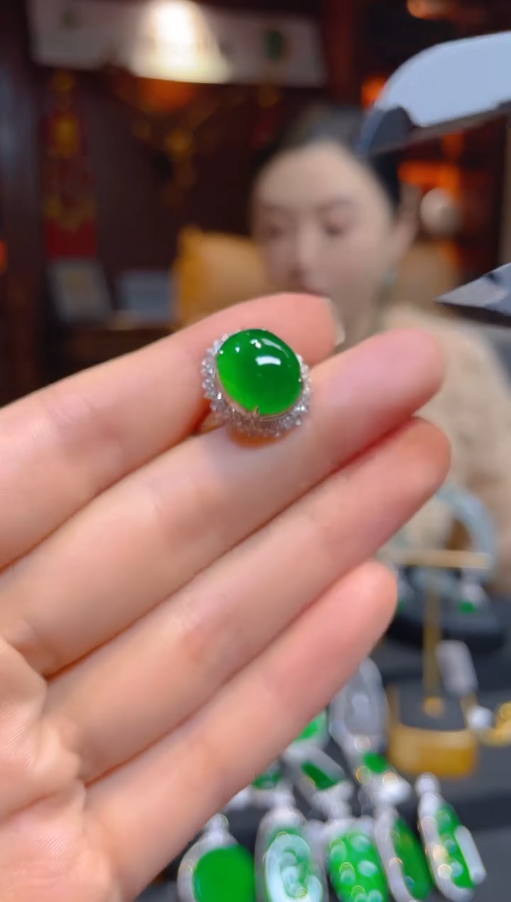 【闪购商品】翡翠戒指18K金镶嵌120053-天然A货翡翠蛋面戒指