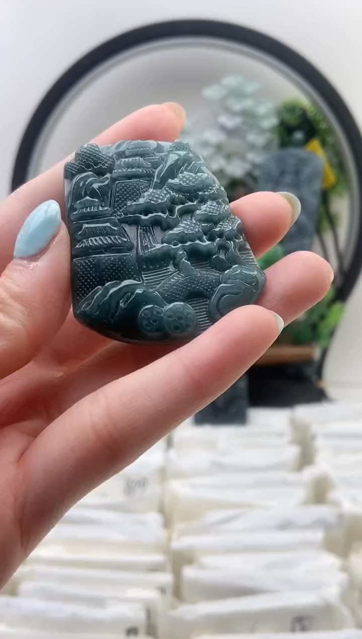 颈饰未镶嵌翡翠山水牌