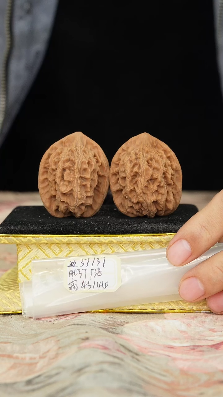 【闪购商品】文玩核桃把件龙纹官帽