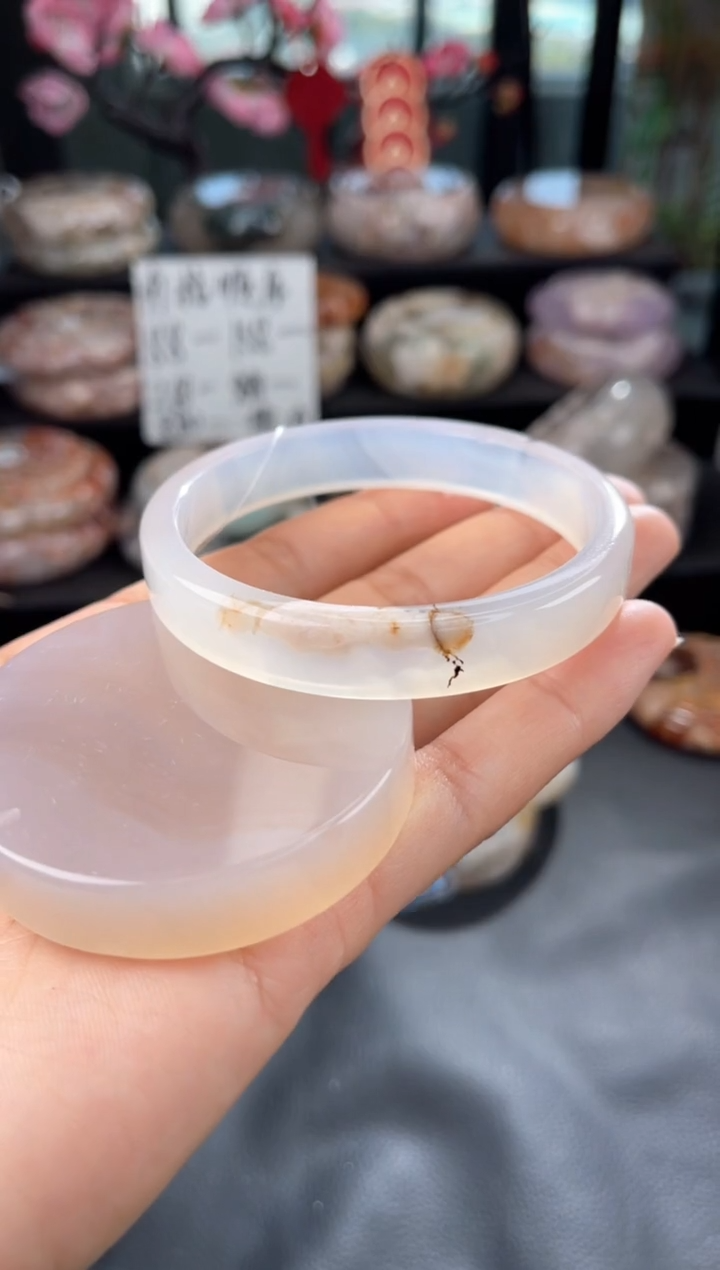 【闪购商品】石英质玉手镯未镶嵌58