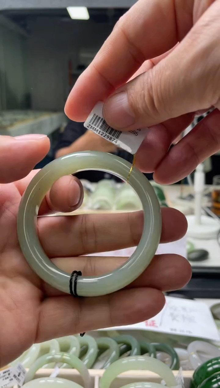 【闪购商品】和田玉手镯未镶嵌编码 9874圈口52-53