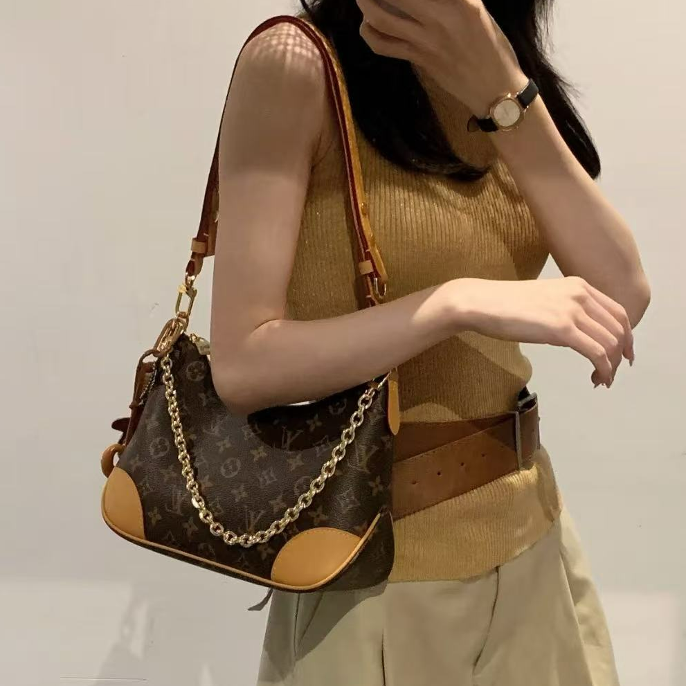 95新 LouisVuitton/路易威登 lv老花黄牛角斜挎包bwz11295