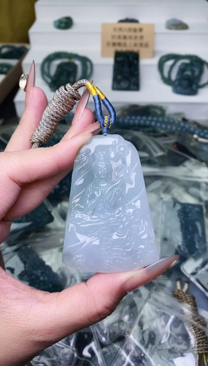 颈饰未镶嵌翡翠 