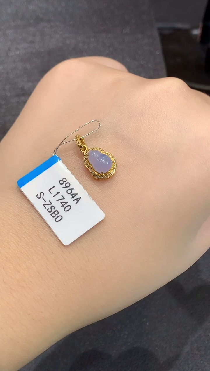 吊坠(不含链)18K金镶嵌翡翠多样性发其一