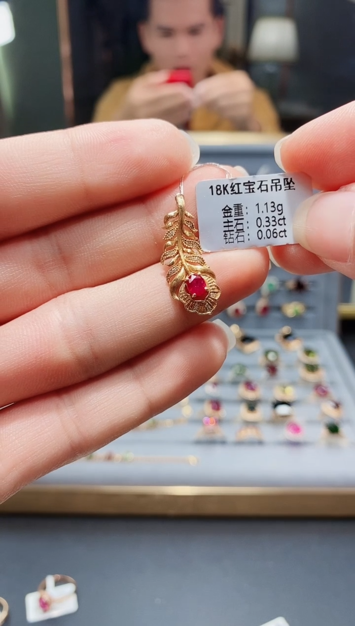 【闪购商品】18K金镶嵌颈饰红宝石0.33.