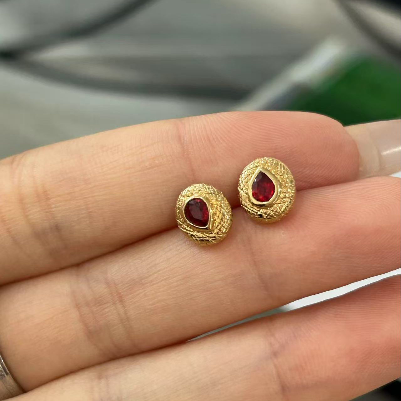 18k金天然红宝石绯红-豆蔻年华复古高级款耳钉