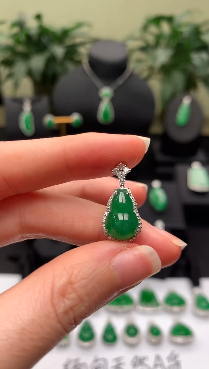 【闪购商品】翡翠颈饰18K金镶嵌葫芦