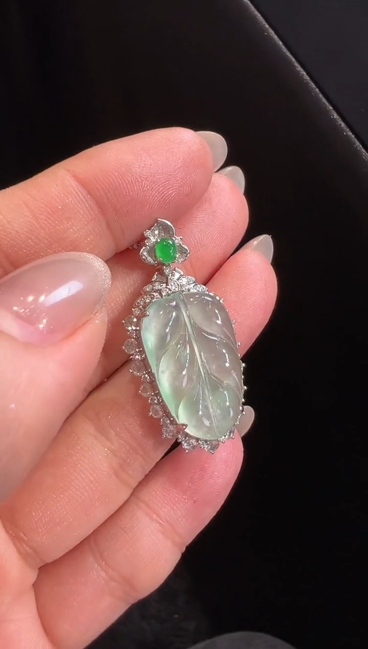 【闪购商品】翡翠颈饰18K金镶嵌吊坠