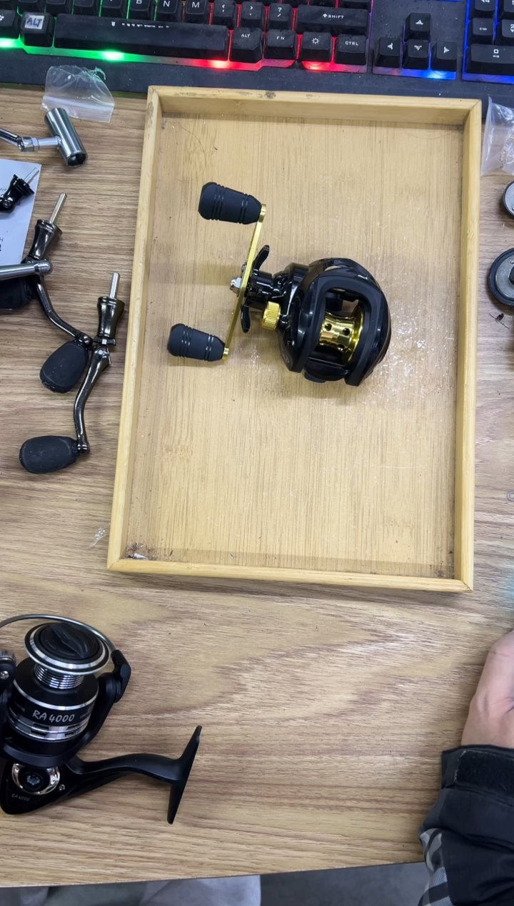 金色左手型号泰诺精工