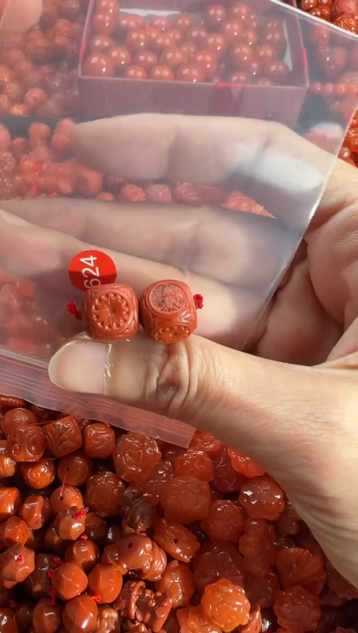 【闪购商品】南红玛瑙颈饰合金3