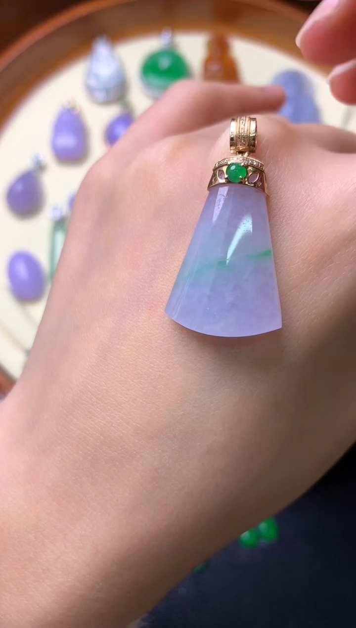 【闪购商品】翡翠吊坠(赠链)18K金镶嵌吊坠