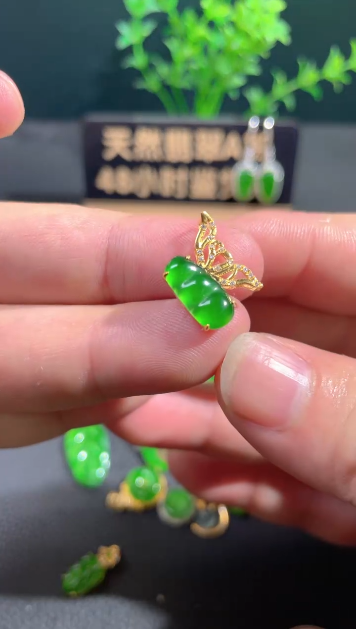 【闪购商品】翡翠颈饰18K金镶嵌翡翠