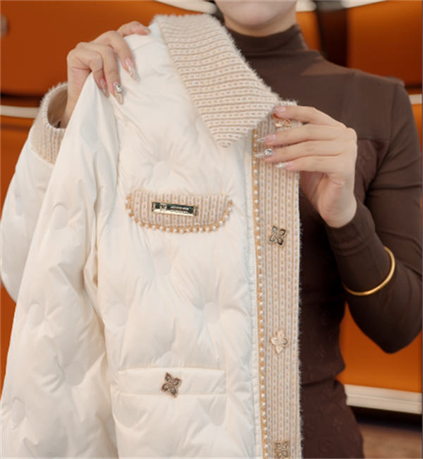 2025新款小香风气质减龄羽绒服保暖时尚白鸭绒外套