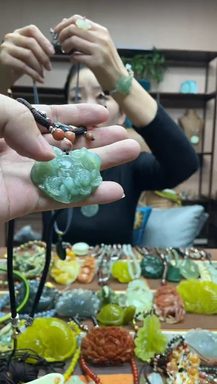 未镶嵌岫玉吊坠·