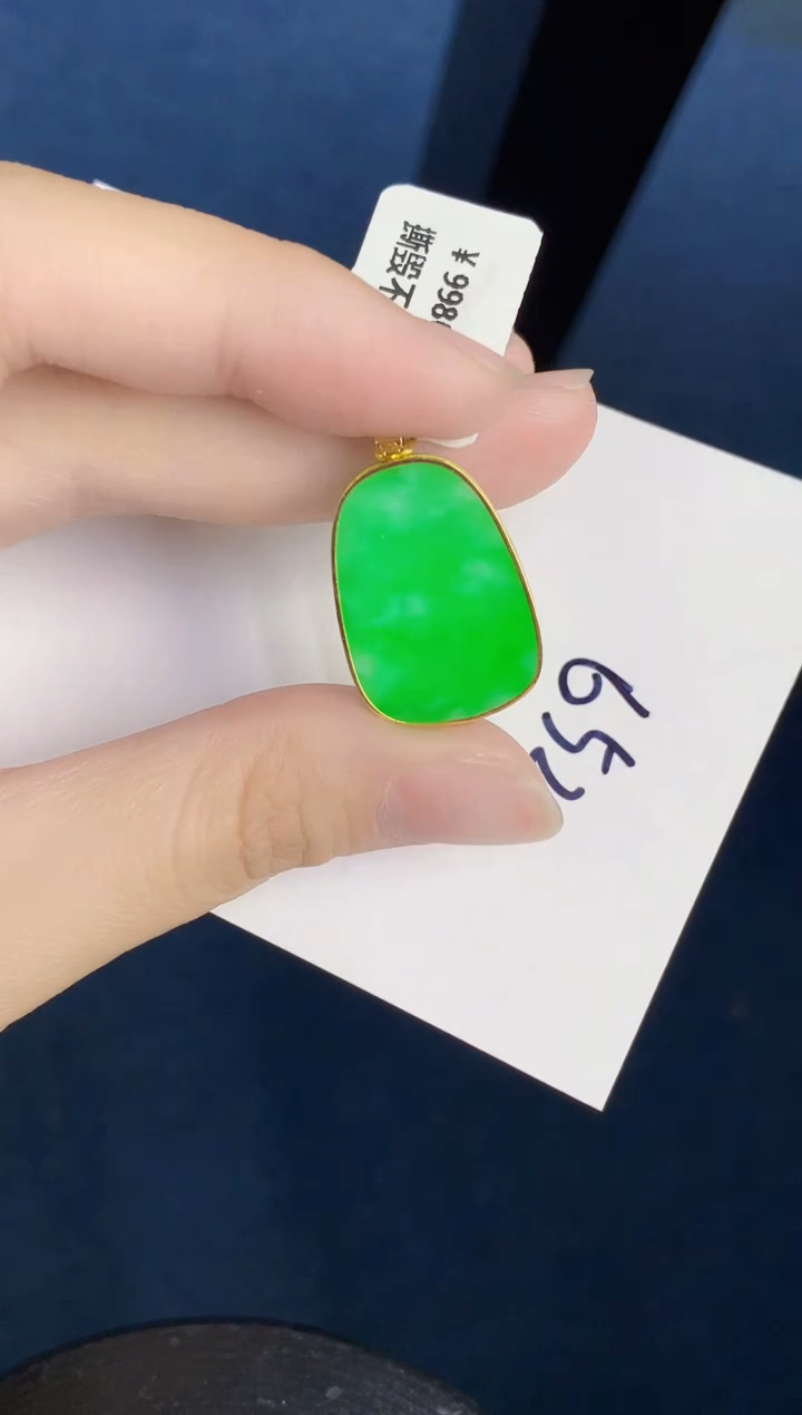 翡翠18K金镶嵌颈饰000000000
