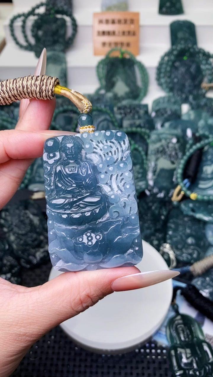 颈饰未镶嵌翡翠 