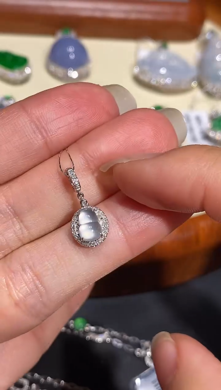 【闪购商品】翡翠颈饰18K金镶嵌吊坠