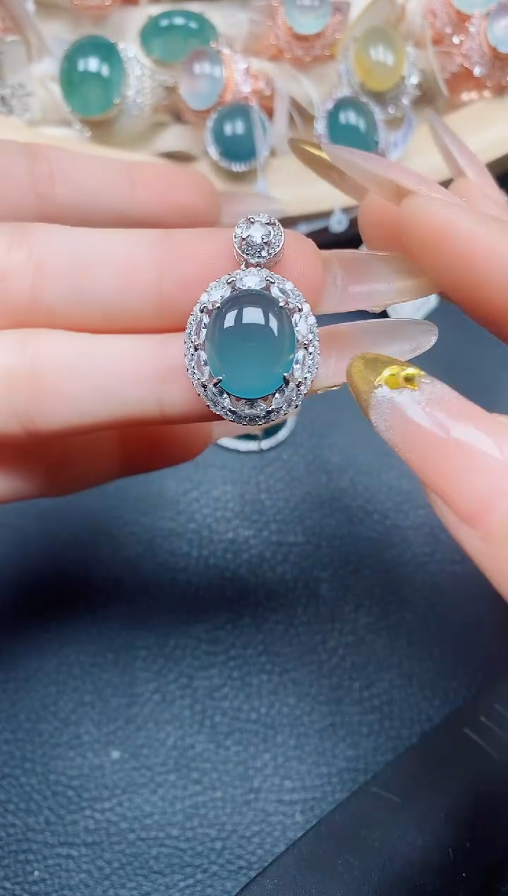 【闪购商品】翡翠吊坠(赠链)银S925镶嵌翡翠