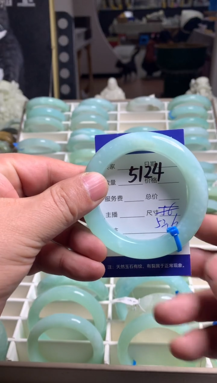 【闪购商品】蛇纹石玉手镯未镶嵌5124