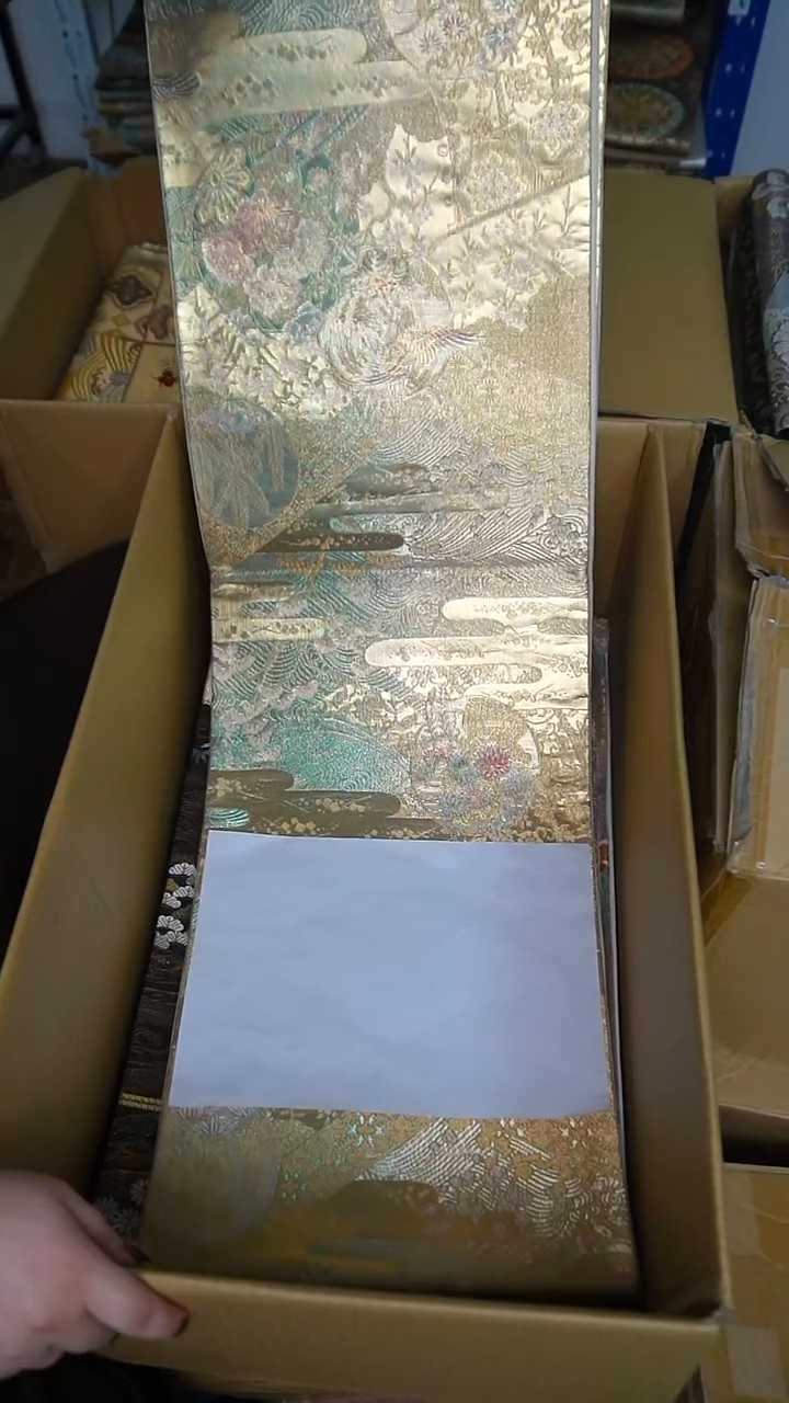 织绣一**啡织金凤凰花卉