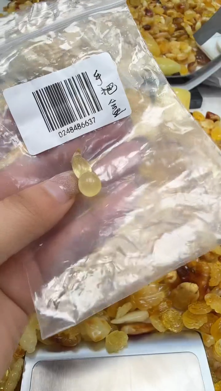 裸石琥珀未镶嵌如图