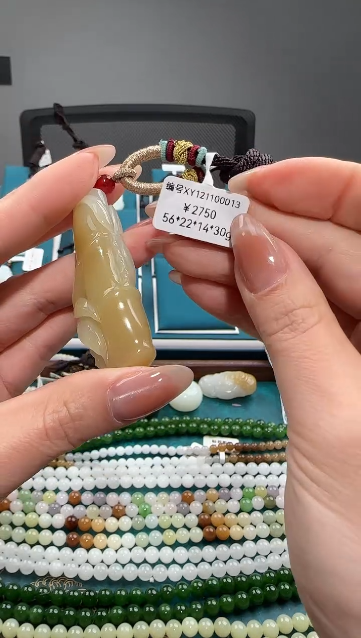 颈饰未镶嵌和田玉吊坠 XY