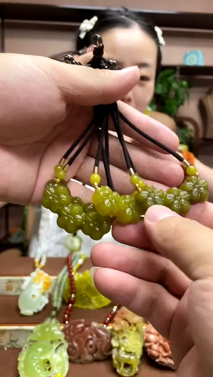 未镶嵌岫玉吊坠多样性发货发其中之一