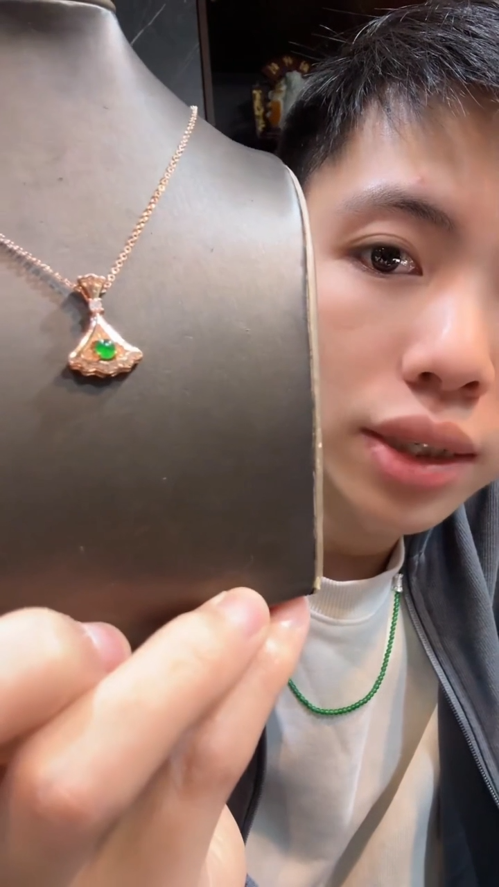 【闪购商品】翡翠吊坠(不含链)未镶嵌多样性发货其一不含链