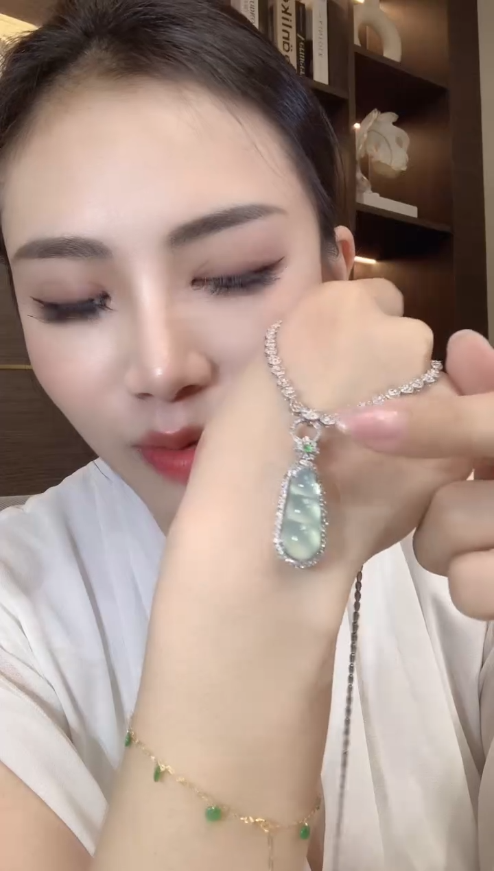 吊坠(不含链)18K金镶嵌翡翠C14
