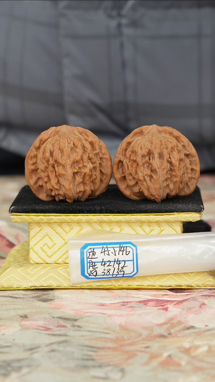 【闪购商品】文玩核桃把件一代楼
