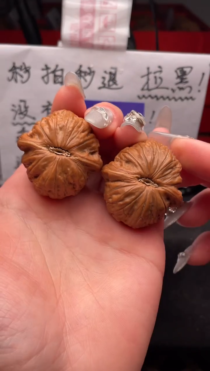 【闪购商品】文玩核桃吊坠089 铁锤（微修尖） 37