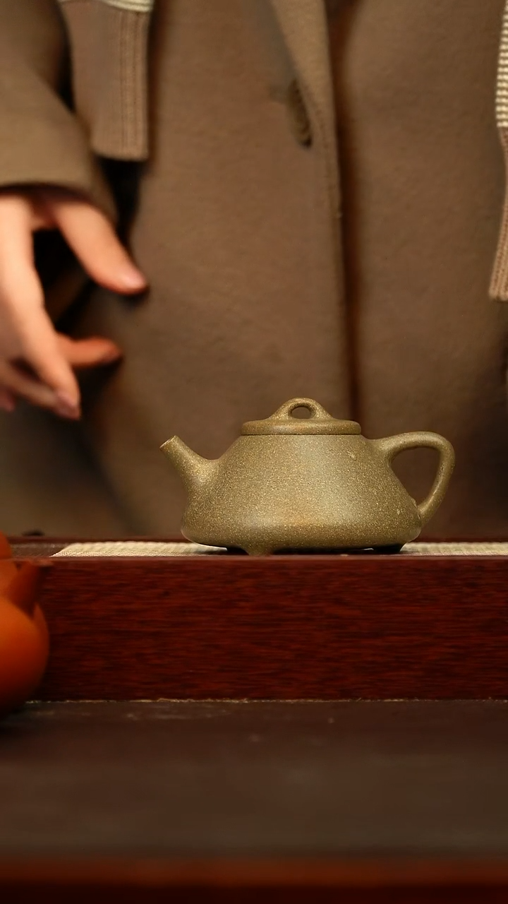 茶壶紫砂张****乓子冶石瓢 140cc 原矿青段