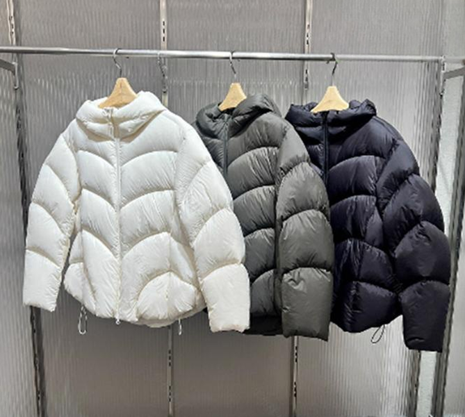 原单2025冬新品白鸭绒羽绒服百搭泡芙宽松连帽女装P0C10440