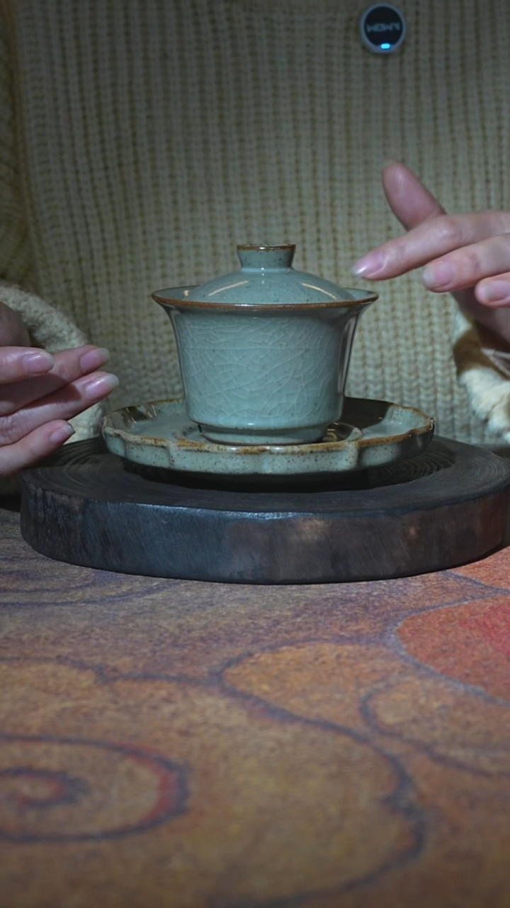 草木灰马蹄盖碗          