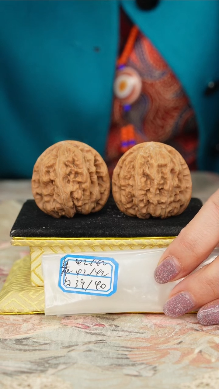 【闪购商品】文玩核桃把件非嫁接大粗筋有修