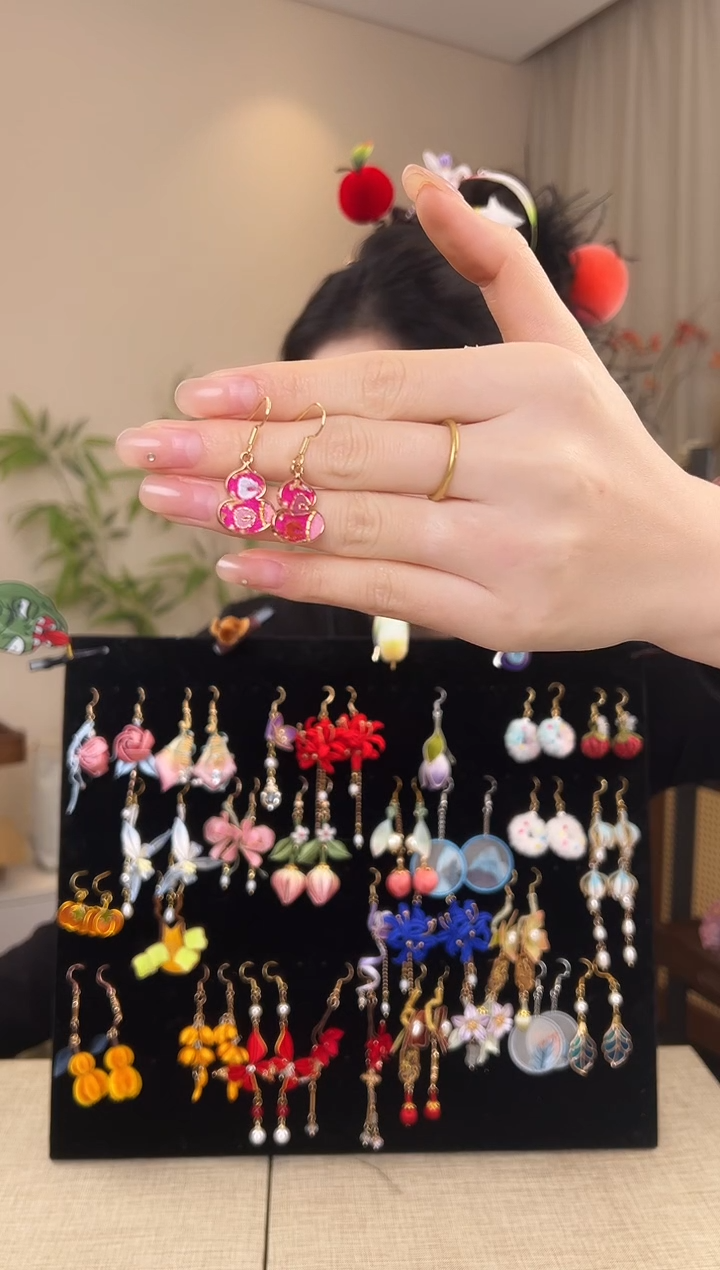 刺绣^****奶玫粉色苏绣耳环