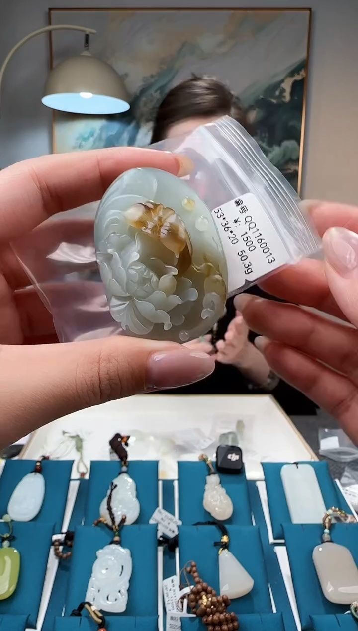 颈饰未镶嵌和田玉吊坠QQ