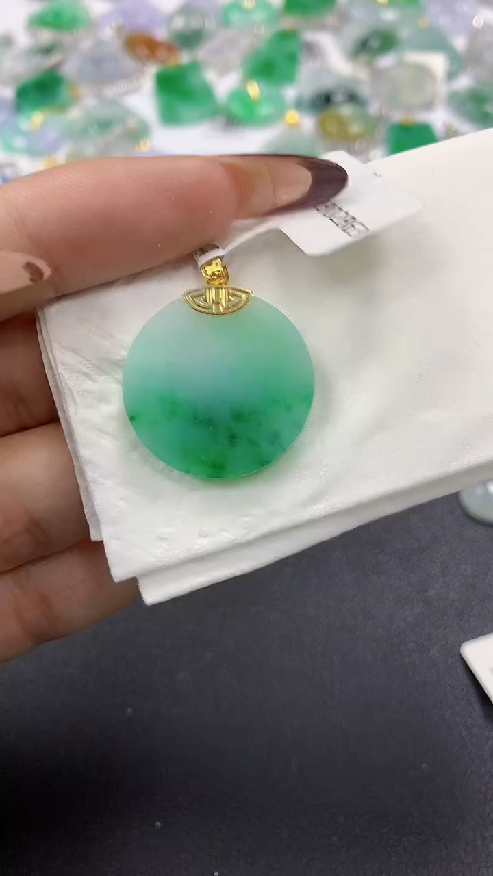 颈饰18K金镶嵌翡翠a货假一赔三支持复检百元上9元证书费自理