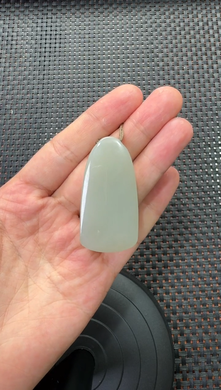 吊坠(赠链)未镶嵌和田玉近矿无事牌