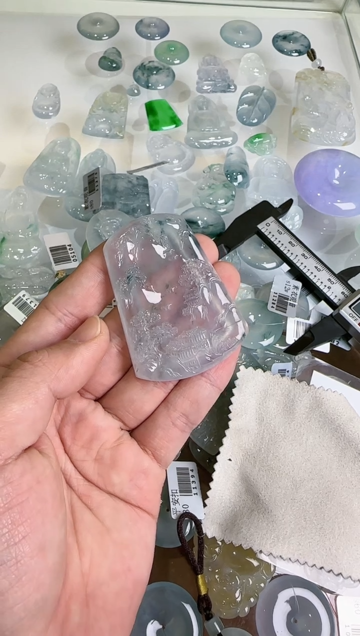 【闪购商品】翡翠吊坠(不含链)未镶嵌··