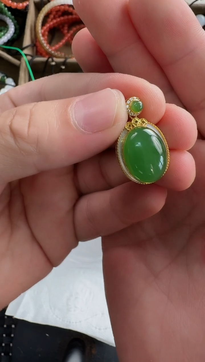 和田玉未镶嵌颈饰碧玉蛋面吊坠