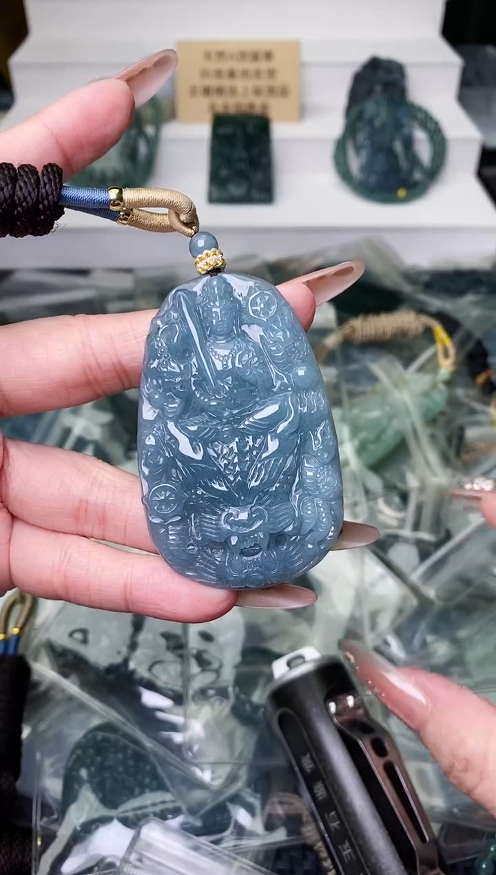 颈饰未镶嵌翡翠 