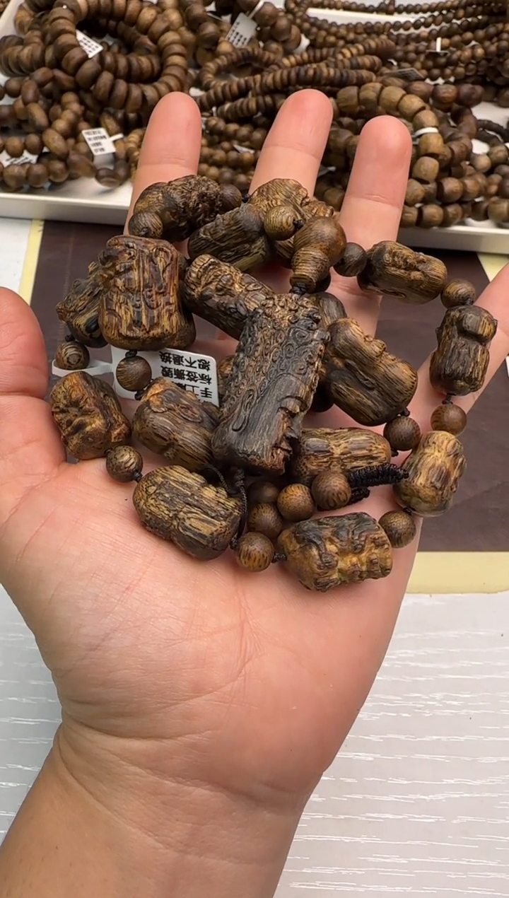 【闪购商品】沉香手串99沉绿棋西瓜叶18罗汉手工雕刻38g+