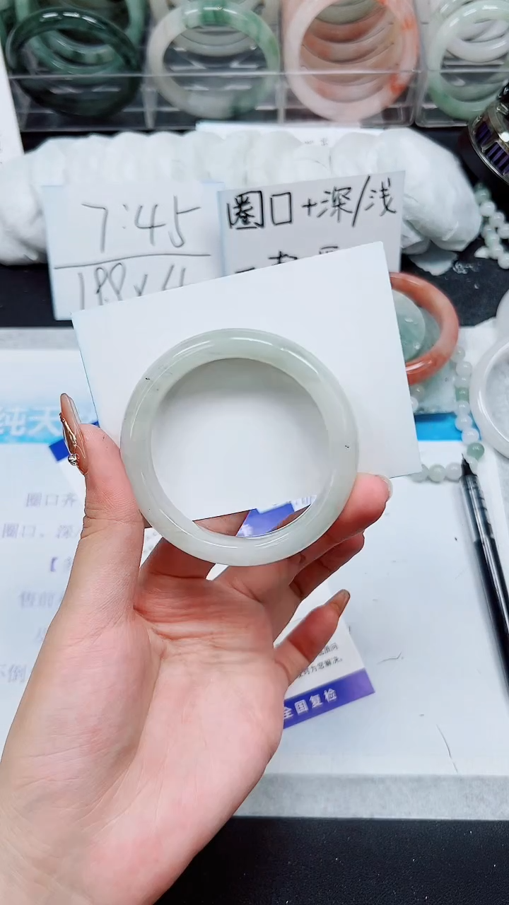 【闪购商品】石英质玉手镯未镶嵌A132-54/55