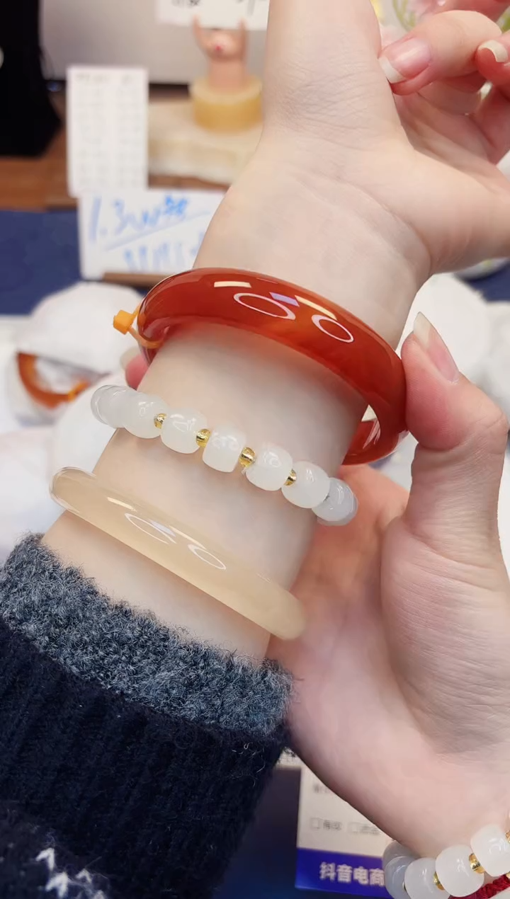 【闪购商品】石英质玉手镯未镶嵌340-玛瑙-圈口62