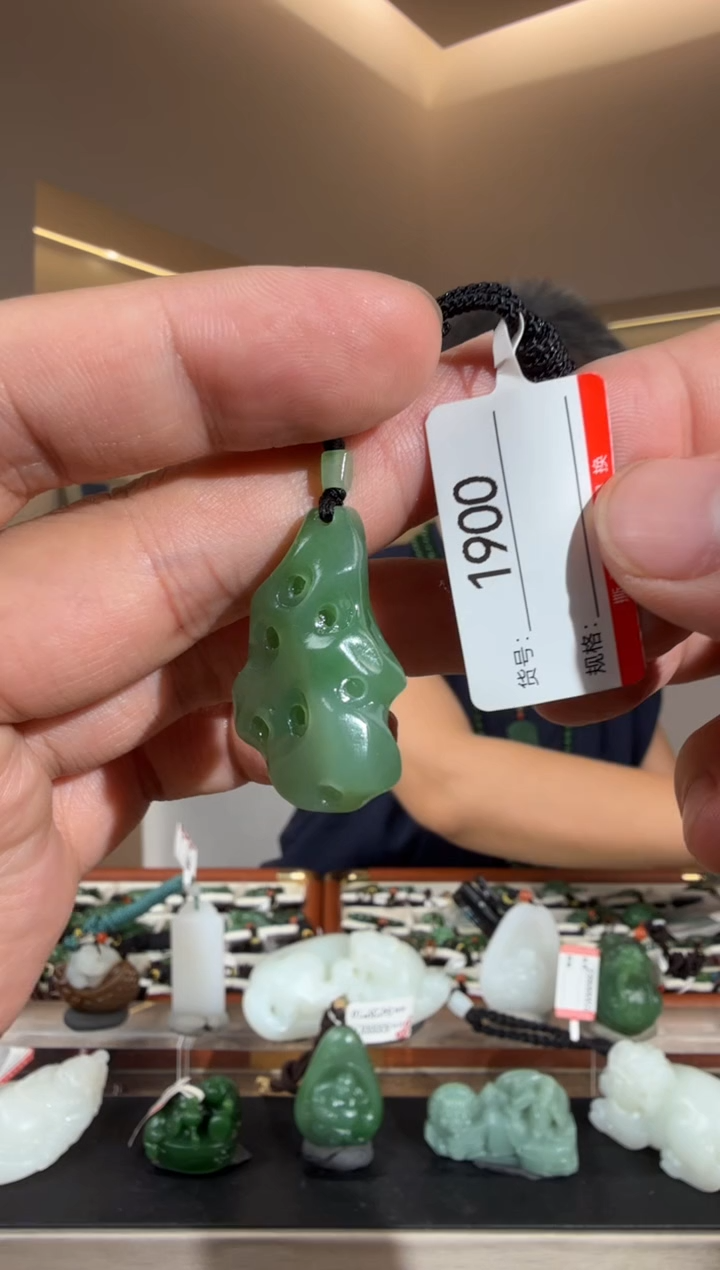 和田玉未镶嵌颈饰1